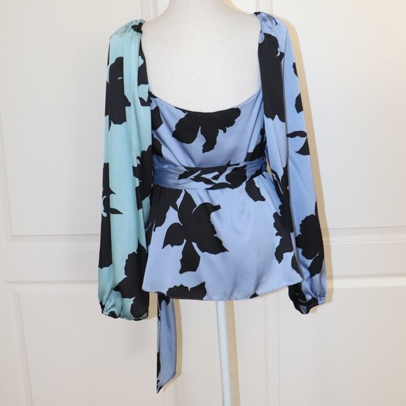 Hutch Shadow Floral Wrap Blouse Size Medium - Picture 5 of 5